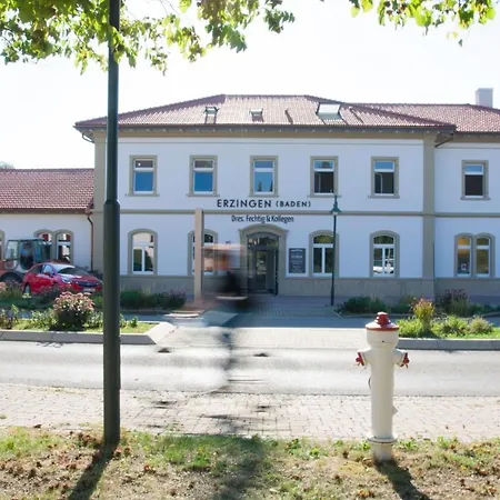 Bahnhof-erzingen, Hotel, Coffee & מלון