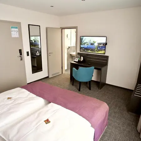 Bahnhof-erzingen, Hotel, Coffee & מלון Erzingen