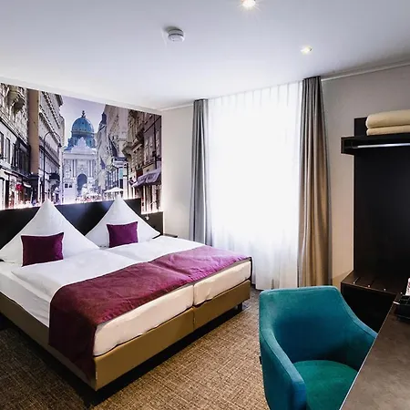 Bahnhof-erzingen, Hotel, Coffee & מלון