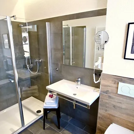 Bahnhof-erzingen, Hotel, Coffee & מלון Erzingen